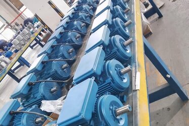 Industrial Motors for Conveyors and Compressors - DRG MOTOR,