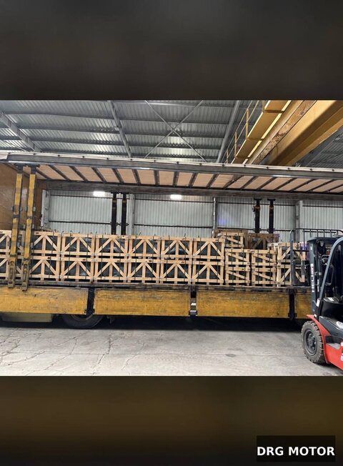 Tıra yüklenmiş ahşap sandıklı elektrik motorları, sevkiyat