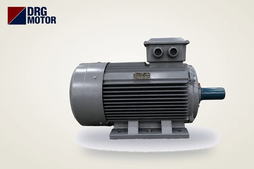 Moteur électrique triphasé gris avec logo DRG MOTOR – courant nominal et de démarrage d'un moteur 15 kW