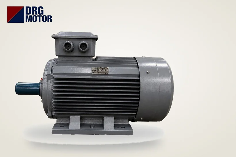 Moteur électrique triphasé gris DRG MOTOR – courant des moteurs 55, 75 et 90 kW et calcul en kVA Moteur électrique triphasé gris DRG MOTOR – courant des moteurs 55, 75 et 90 kW et calcul en kVA