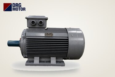 Combien d'ampères consomment les moteurs de 55, 75 et 90 kW ?