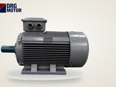 Combien d'ampères consomment les moteurs de 55, 75 et 90 kW ?