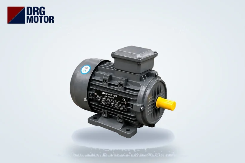 Moteur électrique triphasé gris avec logo DRG MOTOR – dimensions de bride B5, diamètre de centrage et cercle de perçage