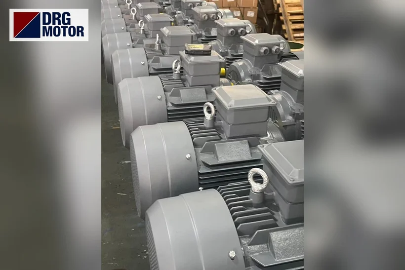 Moteur électrique triphasé gris logo DRG MOTOR – courant et raccordement câble moteur 40 ch 30 kW