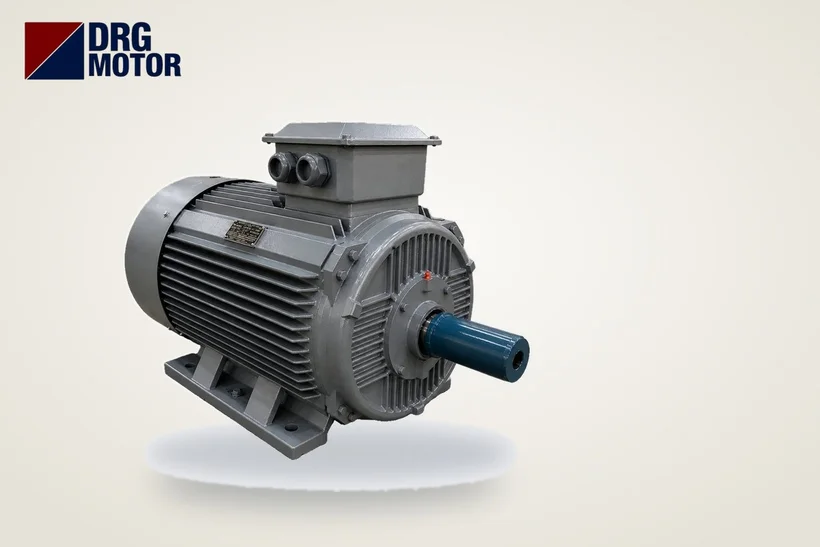 Moteur électrique triphasé gris avec logo DRG MOTOR – diamètre d'arbre, longueur d'arbre et clavette