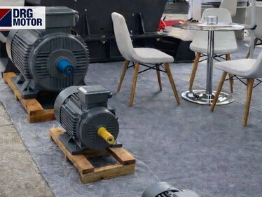 Moteur de machine de coupe de pierre et marbre : choisir la puissance pour débiteuse à pont et coupe-blocs