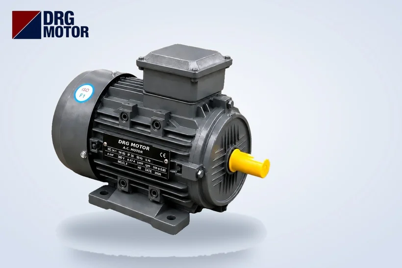 Moteur électrique triphasé gris au logo DRG MOTOR – protection par relais thermique et disjoncteur moteur