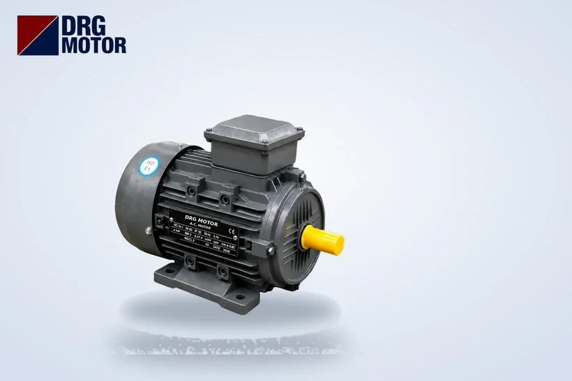 Moteur électrique triphasé gris avec logo DRG MOTOR – contrôle d’un moteur grillé, résistance et isolement du bobinage